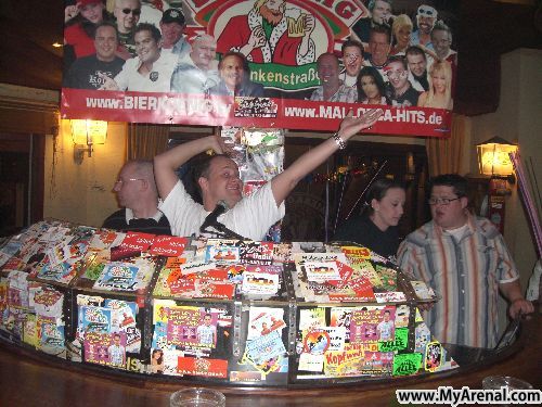 Mallorca Urlaubsbild - Bierkönig - DJ-Düse bei der Arbeit