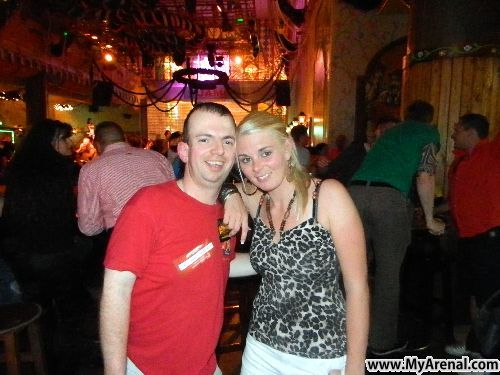 Mallorca Urlaubsbild - Emmi mit eineBlondine2 in MegaInn MalleOpening2012