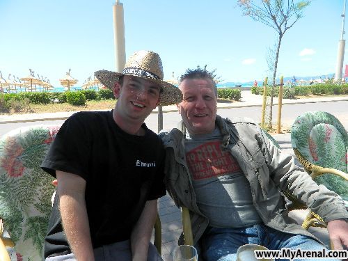 Mallorca Urlaubsbild - Emmi und Wolf bei Zur Krone 30.4.2012