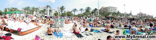 Mallorca Urlaubsbild - Panorahama aufnahme auf dem Strand im Malle