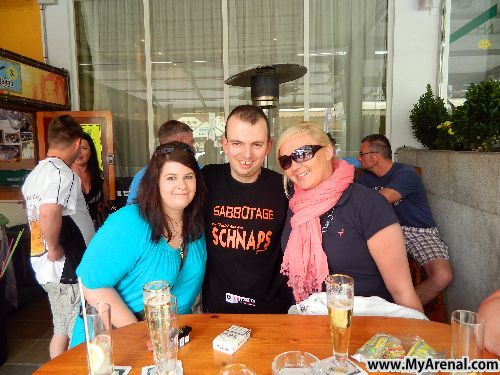 Mallorca Urlaubsbild - SaRa, Emmi und Katrin bei Hotel Niagara (2)