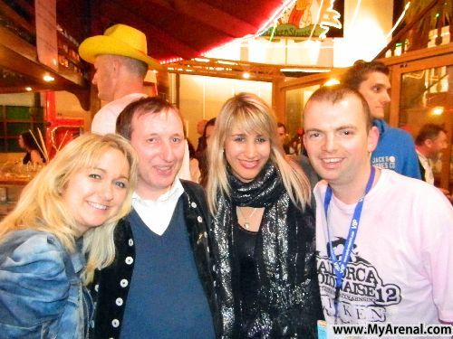 Mallorca Urlaubsbild - Tina, Schäfer H. Sabrina u. Emmi im Bierkönig