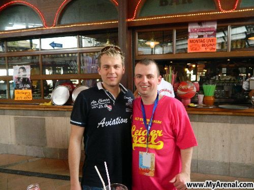 Mallorca Urlaubsbild - Tobee und ich im Bierkönig 2012